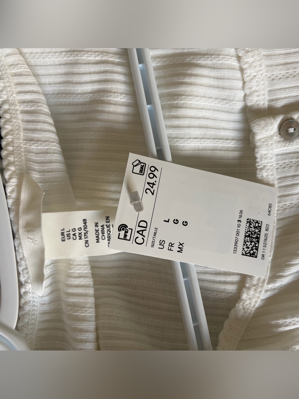 H&M White Ribbed Button-Front Scoop Neck Top - Picture 3 of 3